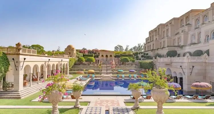 Best Luxury Hotels in Agra for a Taj Mahal Experience